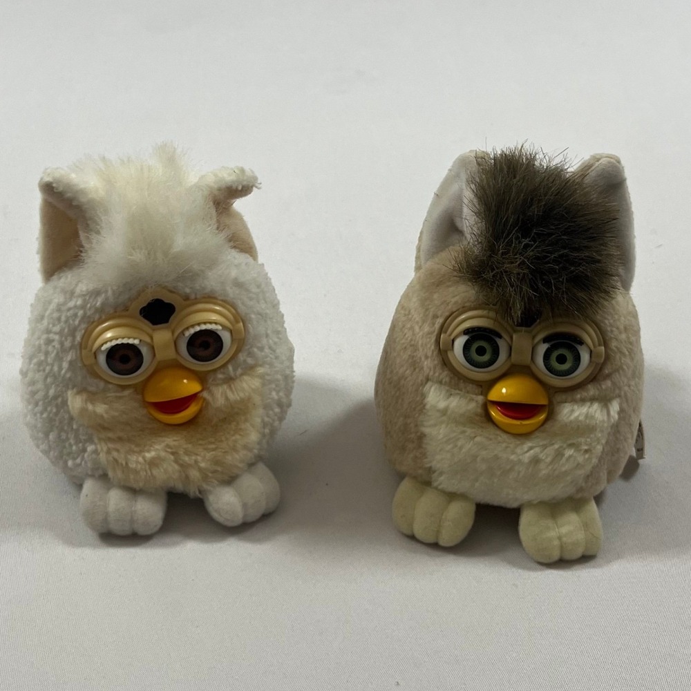 Vintage Furby Buddies Tiger Electronics Unisex Small White Tan 1999 Plush Set 2‎